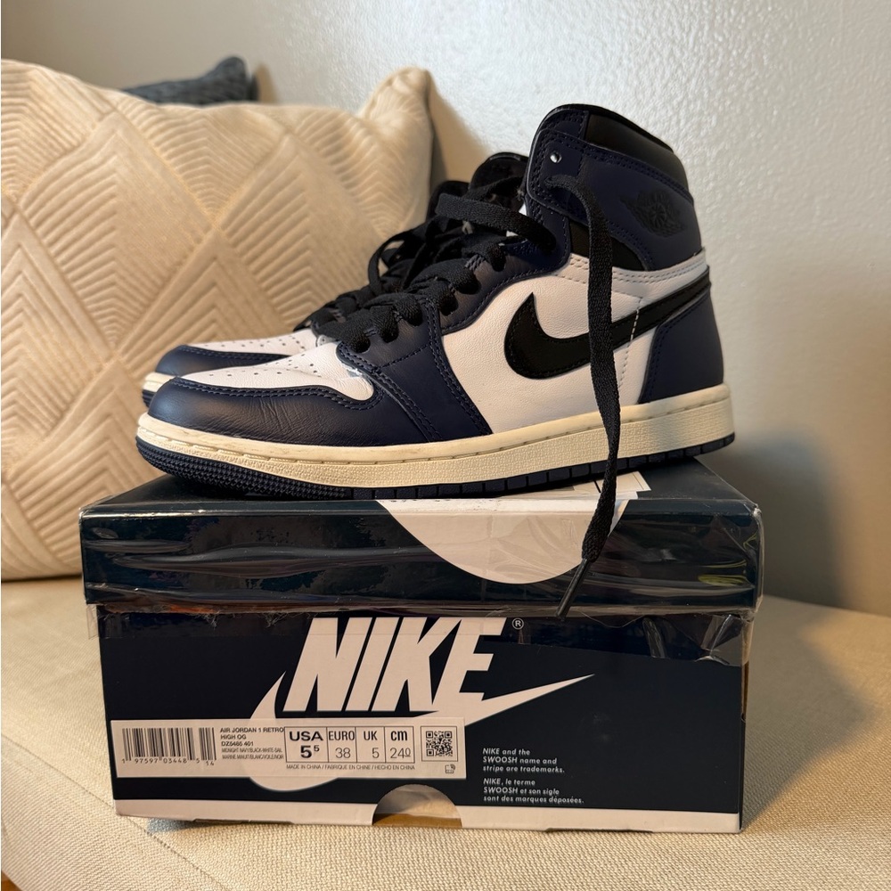Nike Air Jordan 1 Retro High - Navy and White